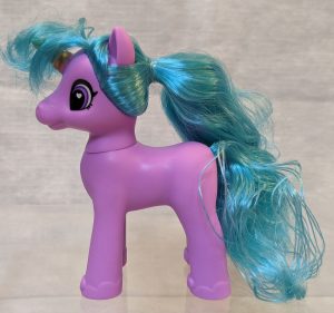Magenta unicorn with blue hair